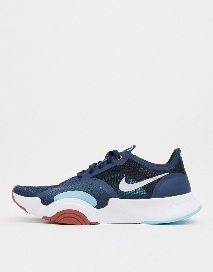Trainers by Nike Switch up your rotation Low-profile design Lace-up fastening Signature Nike brandin