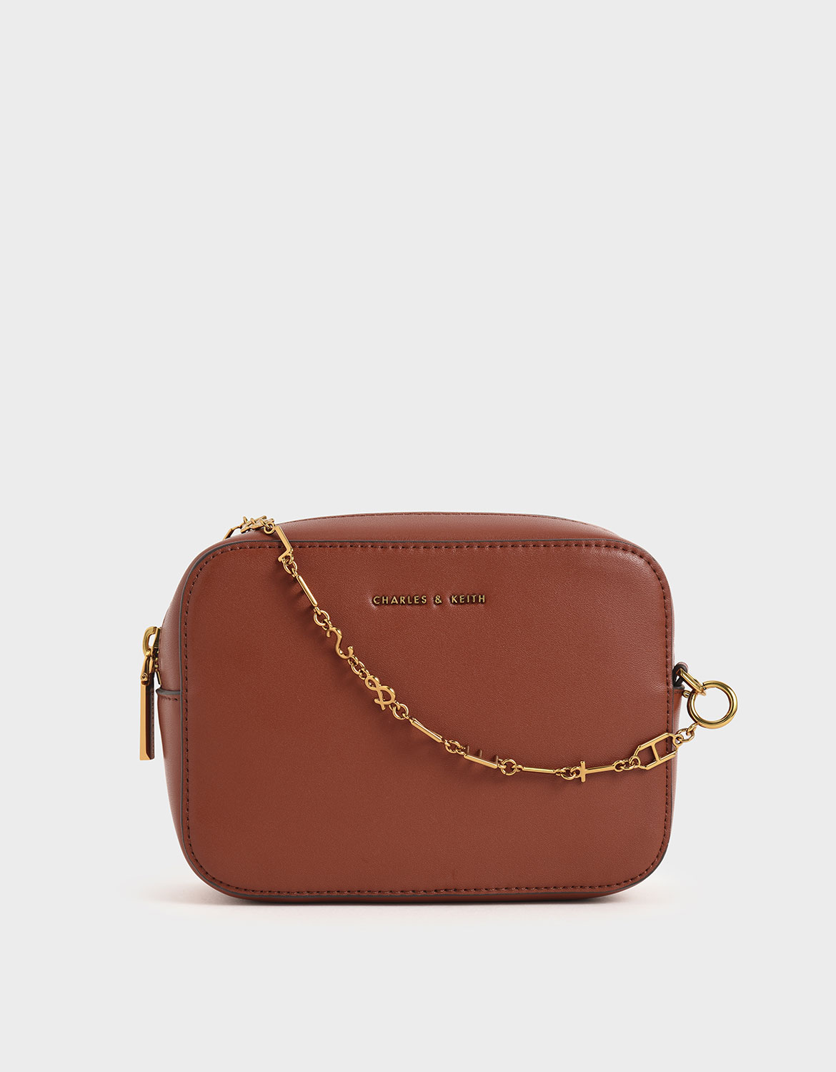 是一個簡單升級穿搭質感的包款，配色不但亮眼奪目，可調節式的背帶讓包包更能貼合你的身型需求。