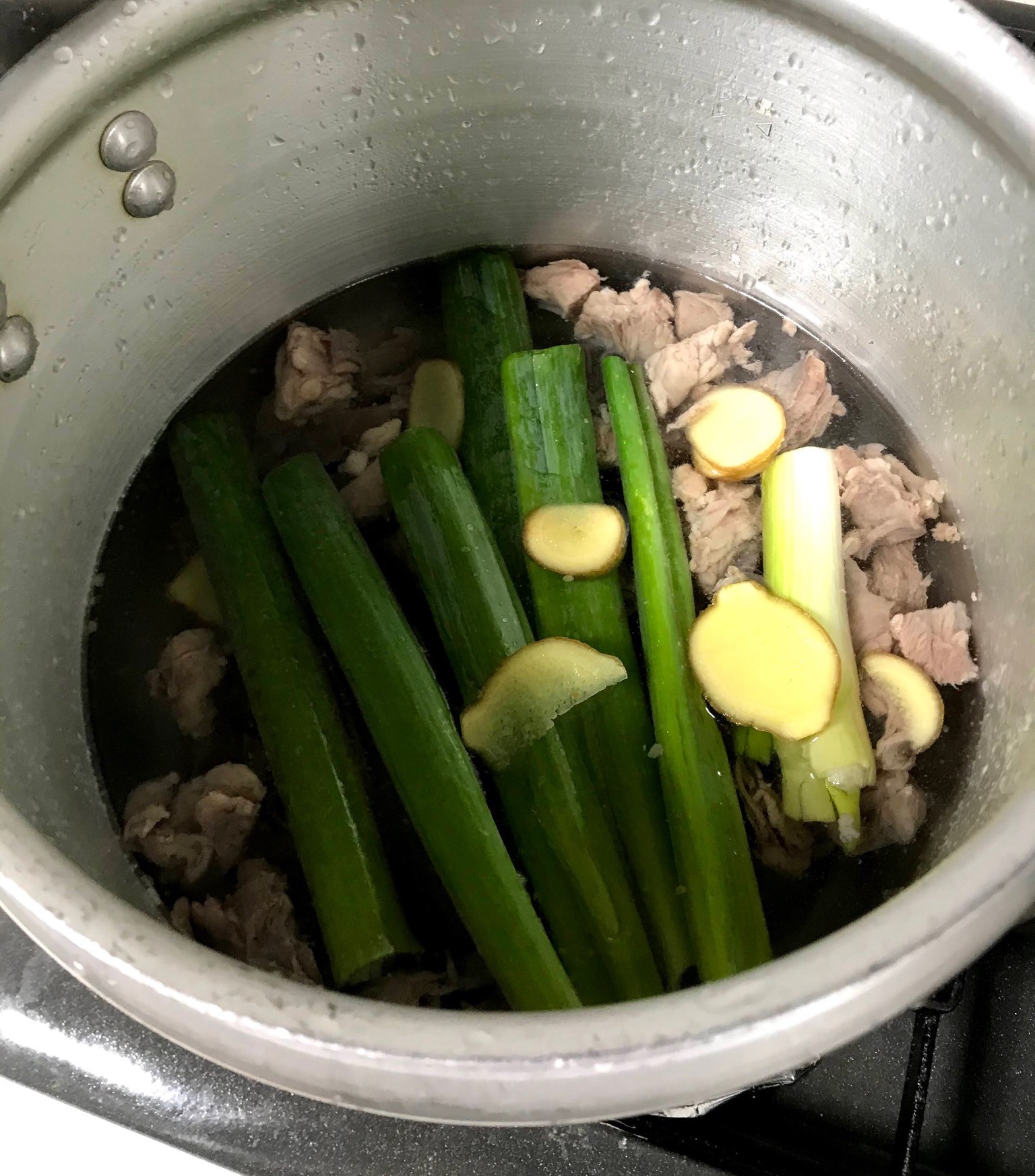 日本酒の熱燗に好相性 牛すじ煮込み