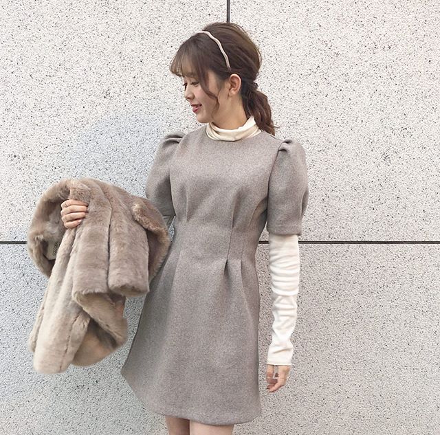 半長髮的波浪低馬尾