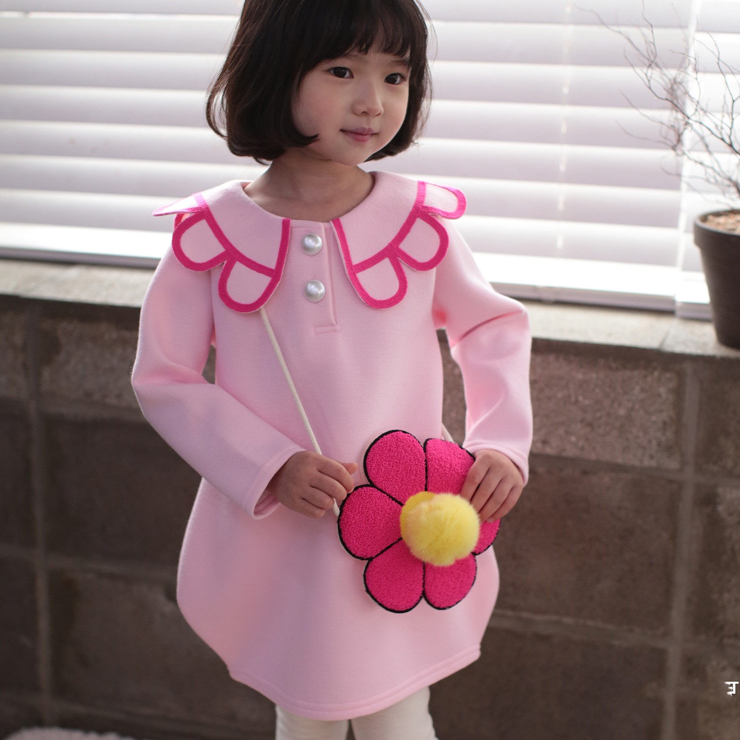 立體動物造型，童趣吸睛～。100% 韓國設計製造，時尚好品質;韓國設計製造的 Coco Rabbit ，買過的媽咪都大讚太可愛啦！超多萌萌的動物造型，像是恐龍、企鵝、貓頭鷹、鳥寶寶等，擄獲男寶女寶心～