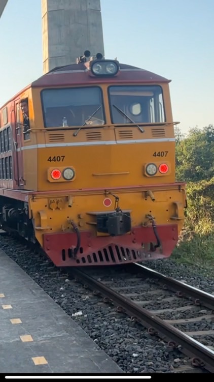 ติดตามขบวนรถสายใต้ รถจักร รถสินค้า และสายธนบุรี