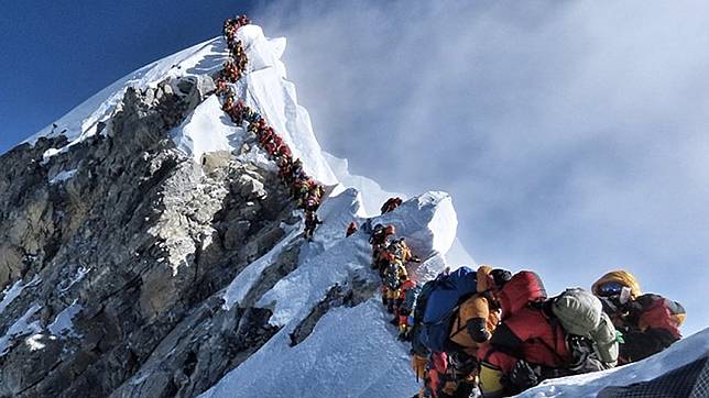 珠峰攀山者大增，登山路線常有堵塞情況。