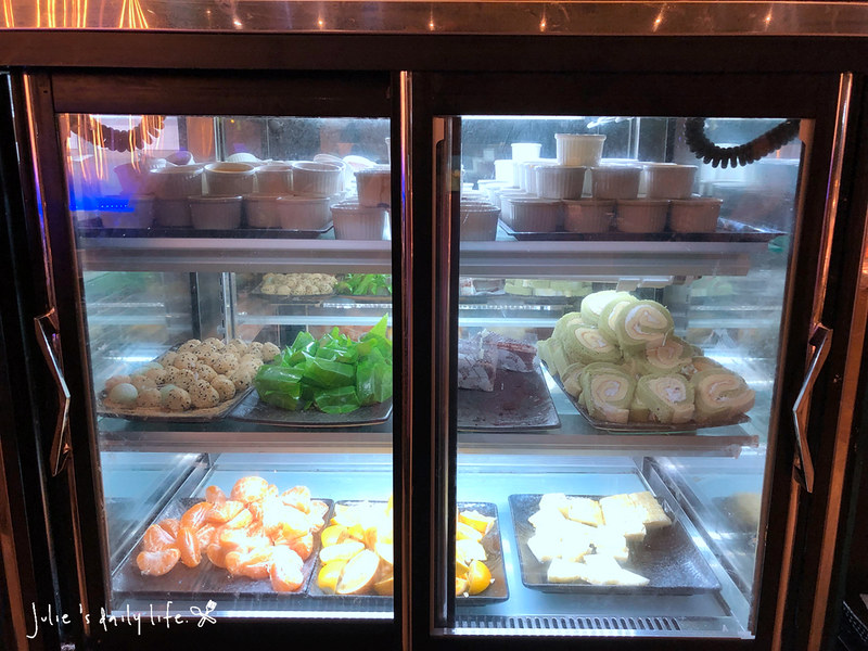 ALLYOUCANEAT,ATT,hotpot,Taoyuan,trainstation,二鍋,吃到飽,壽喜燒,大仙牛肉盤,小火鍋,平價,桃園火車站,筷時尚,預約,鬥牛士,鬥牛士二鍋 桃園 @跟著Julie一起走吧