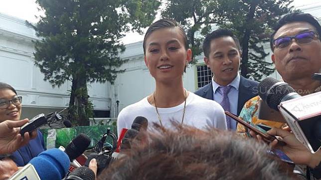 Agnes Monica alias Agnez Mo usai bertemu Presiden Jokowi di Istana Presiden, Jakarta. (Umay Saleh/Suara.com)