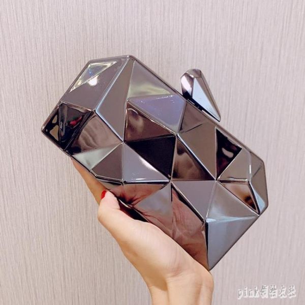 夏天小包包女2019新款百搭個性時尚鏈條金屬蹦迪斜跨包晚宴手拿包 qf25731【pink領袖衣社】