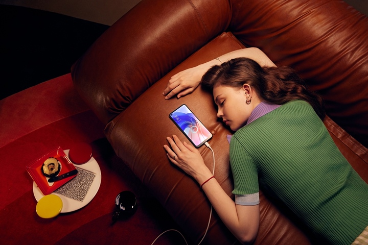 OPPO 推平價新機 A55，5000 萬畫素價格六千有找還能有振興五倍券加碼方案