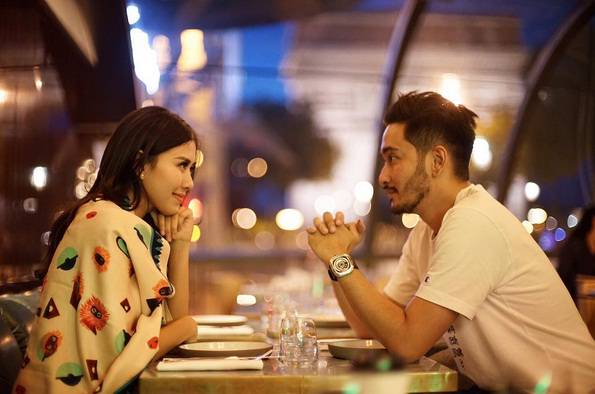 Resmi Tunangan Syahnaz Jeje Makin Mesra di Pemotretan Resmi Tunangan Syahnaz Jeje Makin Mesra di Pemotretan