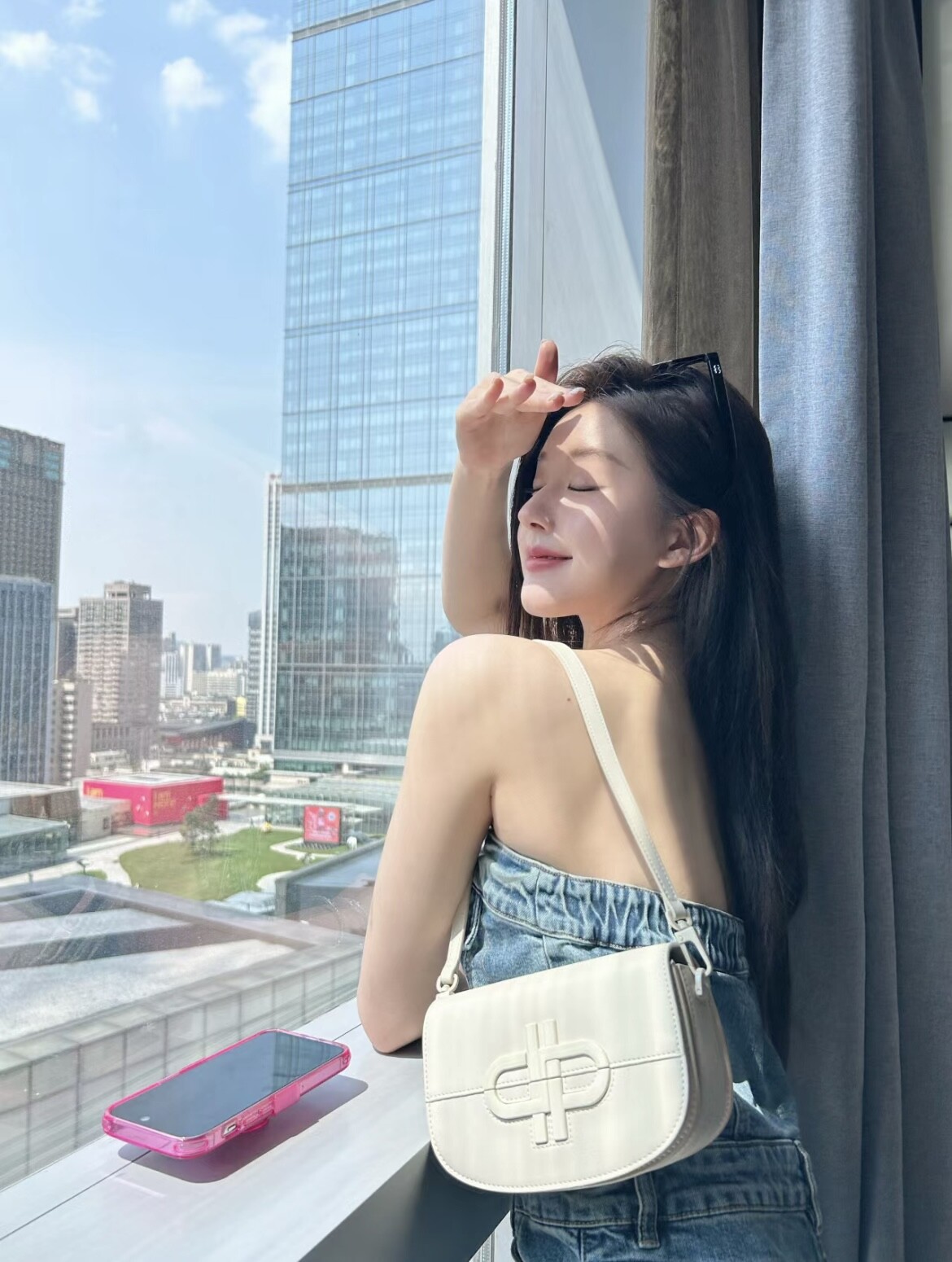 2023趙露思私服同款包包：跟著揹PEDRO質感和年輕兼具、「這一牌」過半超厲害！