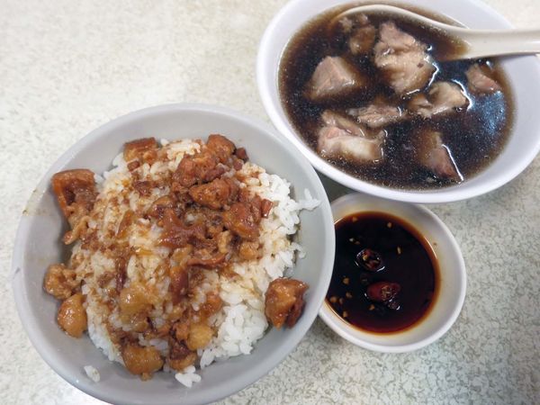 【台北美食】30年老店當歸豬腳-清淡爽口的當歸豬腳 【台北美食】30年老店當歸豬腳-清淡爽口的當歸豬腳