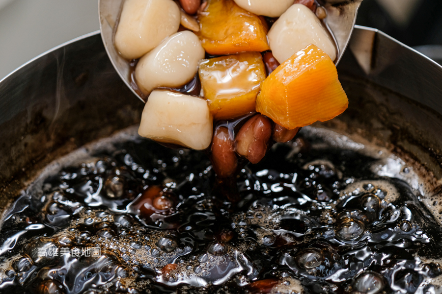 呷大碗(高雄鳳山)20多純手工配料搭暖呼呼香濃燒仙草&冬季限定新鮮草莓雪花冰必吃