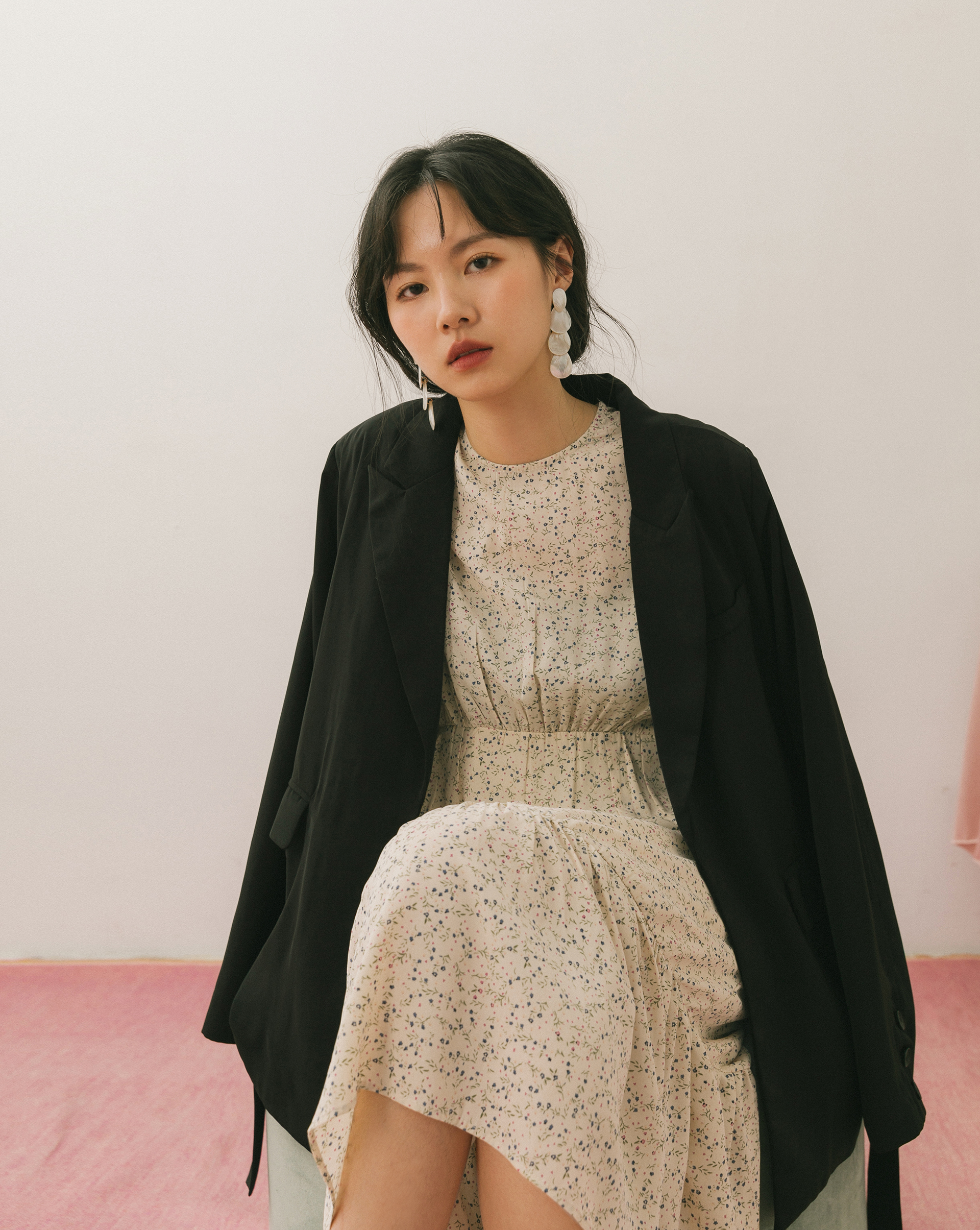 薄軟面料/後開水滴洞/下層有內裡/無口袋