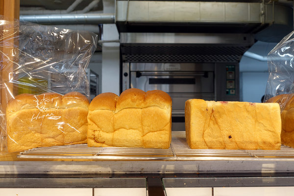 哈肯舖淨生吐司、桑葚優格吐司，使用聯華潔淨認證麵粉，成分天然、八大無添加，嚴選好食材低溫發酵手感烘焙，安心美味的生吐司