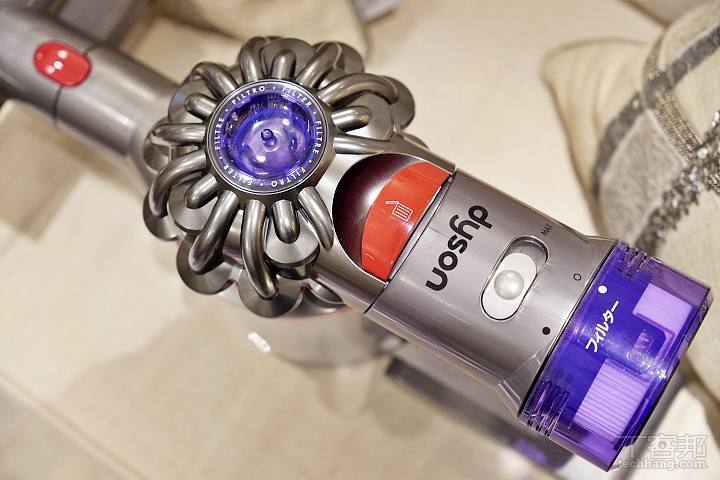 Dyson 推出小改款無線吸塵器 V8 Slim Fluffy+，吸力不減、吸頭升級、售價 16,900 元