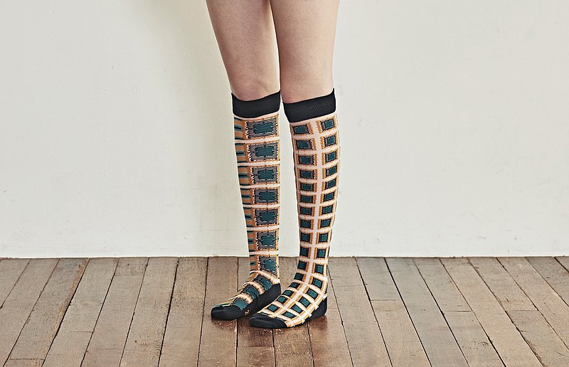 粗體格子圖案不平衡。像緊身褲一樣活潑。