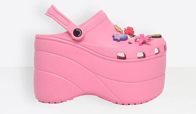 crocs rose balenciaga