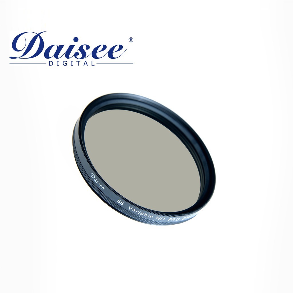 Daisee可調式濾鏡，由透過兩 片POL 實 現 ND2-400 減光片效果，即可降低1級至9級 曝光。特製偏光片及多層鍍膜有助 防止偏色，保持色彩平衡及銳利度。將可調式濾鏡嵌入鏡頭後，建議在 ND