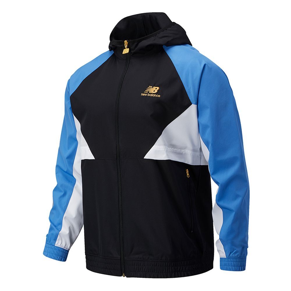 • 延續六月SPEED主軸，本月除了紅白藍外再添加些許金色，源自期許美國奪金牌的概念 • 俐落街頭造型加入色塊拼接及右手LOGO字樣貫穿，讓人穿出在運動與潮流之間的完美氛圍 • 抗撕裂梭織面料，輕質、