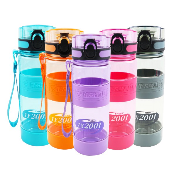 美國Tritan材質，無毒耐高溫單手彈蓋，開車騎車方便飲用瓶身止滑圈，省力好拿附專用吊繩，可提可吊掛上蓋防開蓋扣環，放包包不外漏品名：寶石精品Tritan(PCTG)休閒壺-0.6L容量：600C.C
