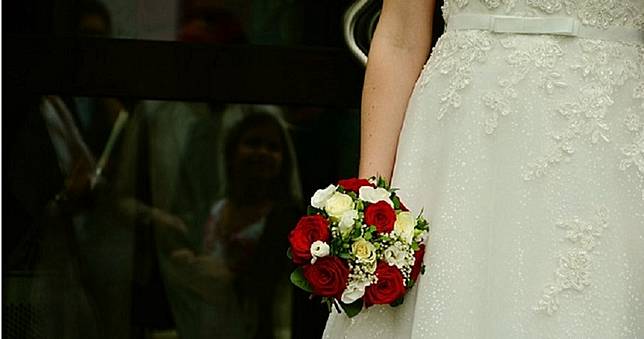 邀前男友參加婚禮！　「一張紙條」讓新娘當晚被趕出家門