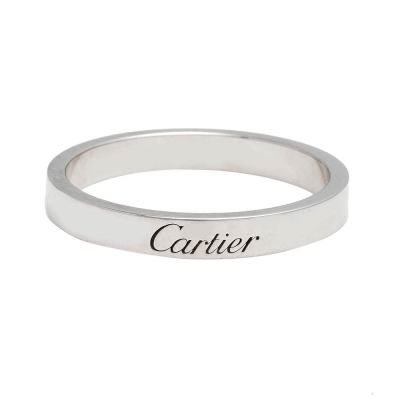 ★頂級珠寶工藝品牌 - CARTIER★經典品牌LOGO鐫刻，增添辨識度★俐落線條戒身設計，更顯不凡氣質★求婚、典藏，皆值得擁有