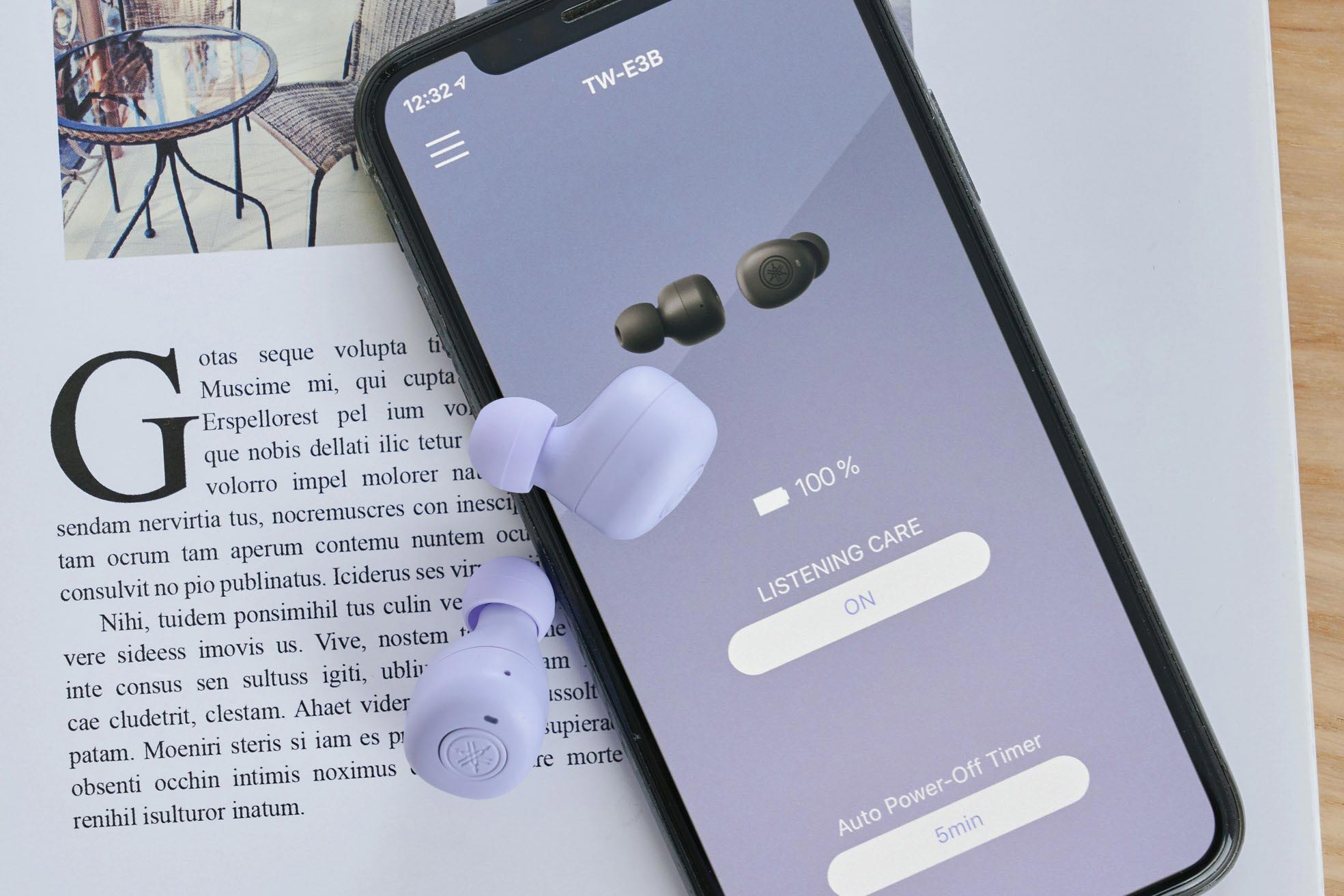 利用專屬的 Headphones Controller App 可進一步啟動原廠獨家功能，像是針對聽力保護所開發的技術「Listening Care」。