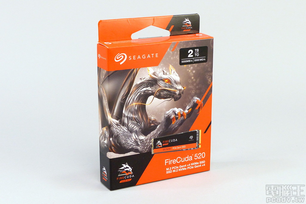 Seagate FireCuda 520 SSD 採用紙盒包裝，雖然產品名稱是從 BarraCuda 變化而來的 FireCuda，但主視覺設計改採龍的意象。