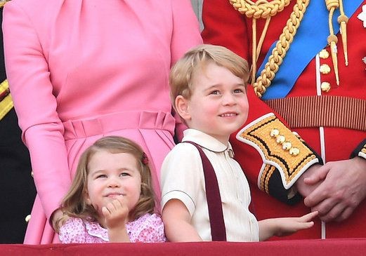 いつも一緒 ジョージ王子 シャーロット王女の仲良しツーショット