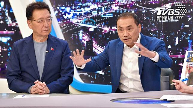 國民黨總統參選人侯友宜、副手人選趙少康接受《TVBS戰情室》專訪。（圖／胡瑞麒攝）