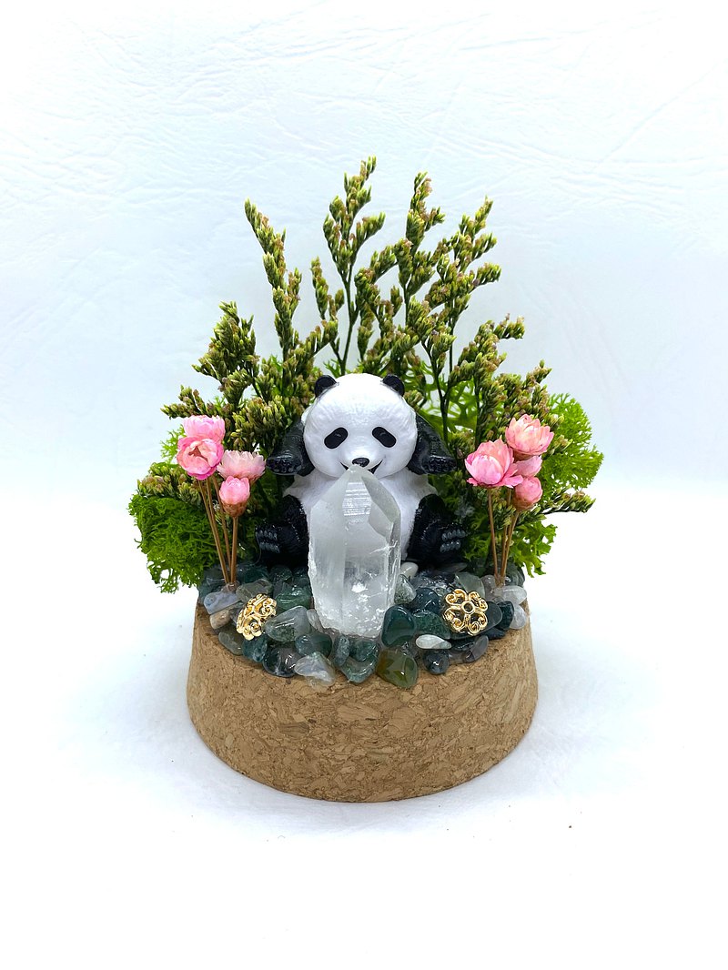 草綠樹林。貓熊與白水晶-手工玻璃罩公仔/水晶/乾燥花擺設