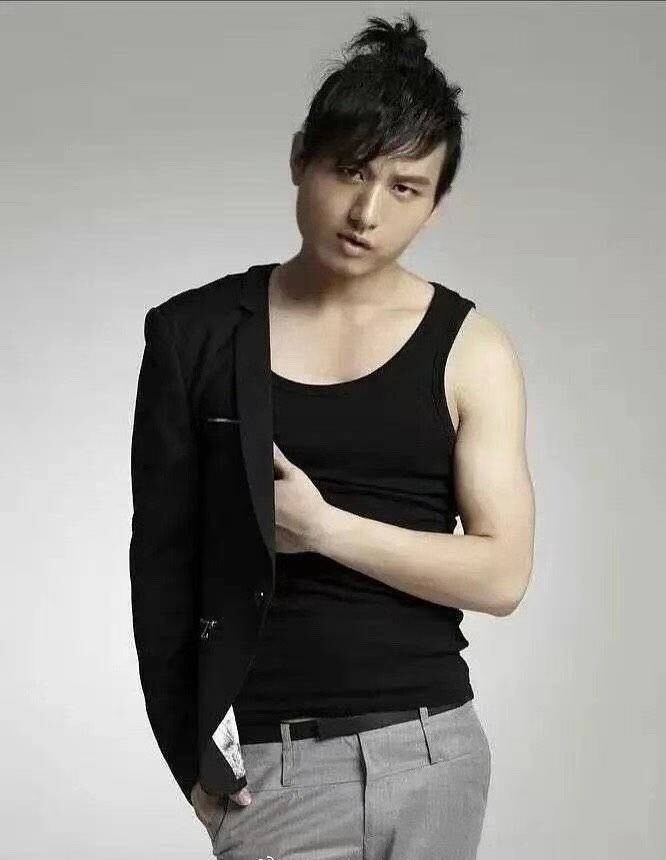 網評「舊照差異大」的陸劇男星！張彬彬、成毅黑歷史被笑，張凌赫、陳飛宇是潛力股！