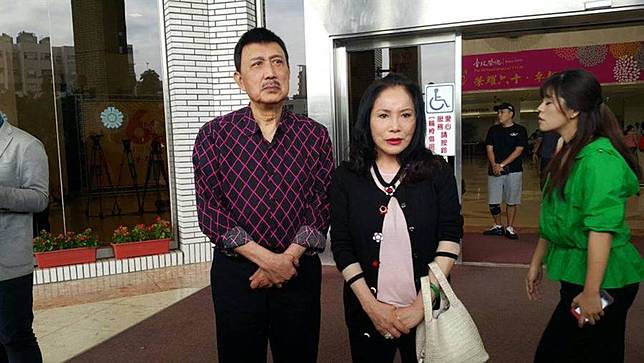 余苑綺直腸癌復發首次化療 李亞萍夫妻淚崩「她說不在我面前哭」