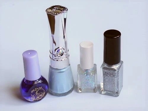 梅雨シーズンも爽やかに 簡単フィルムネイル ギ のセルフネイル手本帖