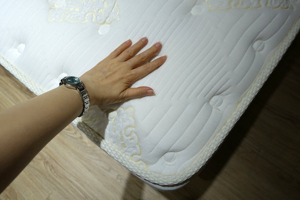 台北布沙發、台北獨立筒床墊-寄居蟹家具館，客製化布沙發訂做，沙發內材保固5年、表布保固一年，工廠直營價且教導風格佈置的台北家具館