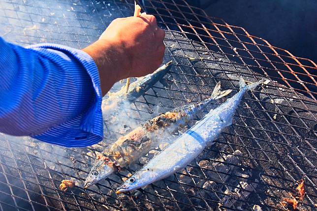 秋刀魚一堆刺超難吃 行家曝 去骨神招 15秒就分離 Nownews 今日新聞 Line Today