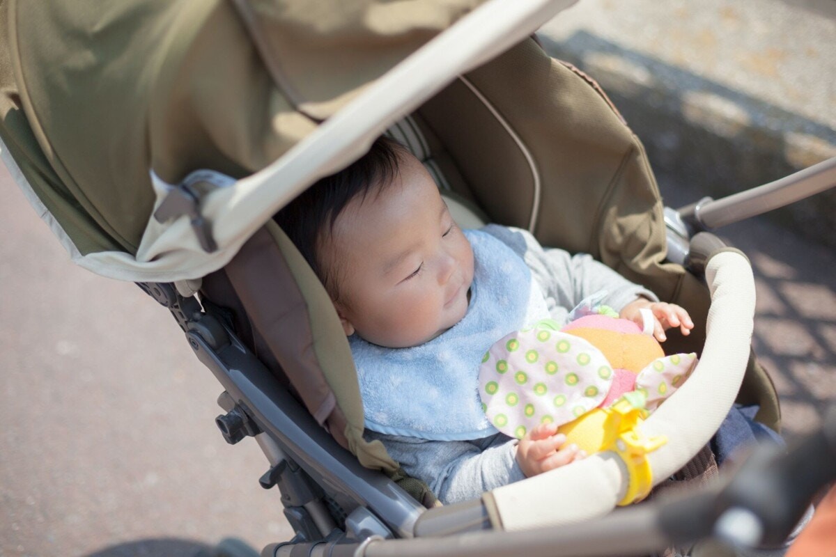 ベビーカーでぐずる赤ちゃんに必須 退屈しないおすすめのおもちゃ