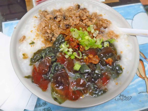 【台北美食】鴉片粥-每到用餐時間必定大排長龍的巷弄美食 【台北美食】鴉片粥-每到用餐時間必定大排長龍的巷弄美食