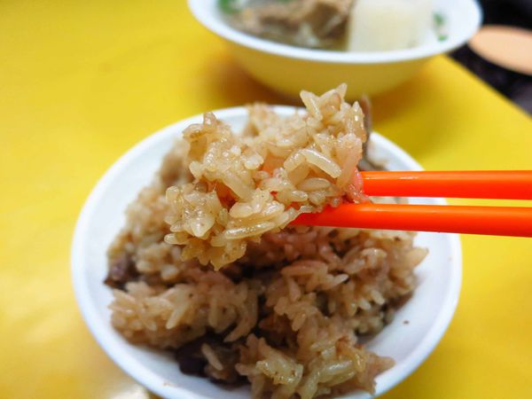 【台北美食】古都刈包油飯-美味的油飯和蘿蔔湯