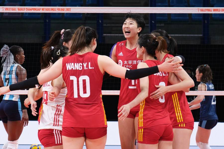 Zhu Ting of China signs an autograph during a promotional event for the  FIVB Volleyball World Grand Prix Macao 2017 in Macau, China, 12 July  2017.(Imaginechina via AP Images Stock Photo - Alamy