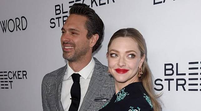 Amanda Seyfried Buktikan Ungkapan 'Kalau Jodoh Tak Lari ke Mana'