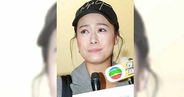 激吻許志安！黃心穎傳訊恭喜他　豪乳貼地曝「最好生日禮」