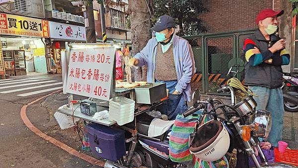 【板橋美食】無名大腸包小腸-一組只要40元美味香噴噴的銅板美食