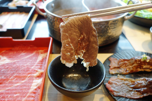 和牛涮日式鍋物放題台北忠孝東店(菜單價位、訂位、生日優惠、小孩收費)，聚餐或一個人都能享用的超值和牛三吃