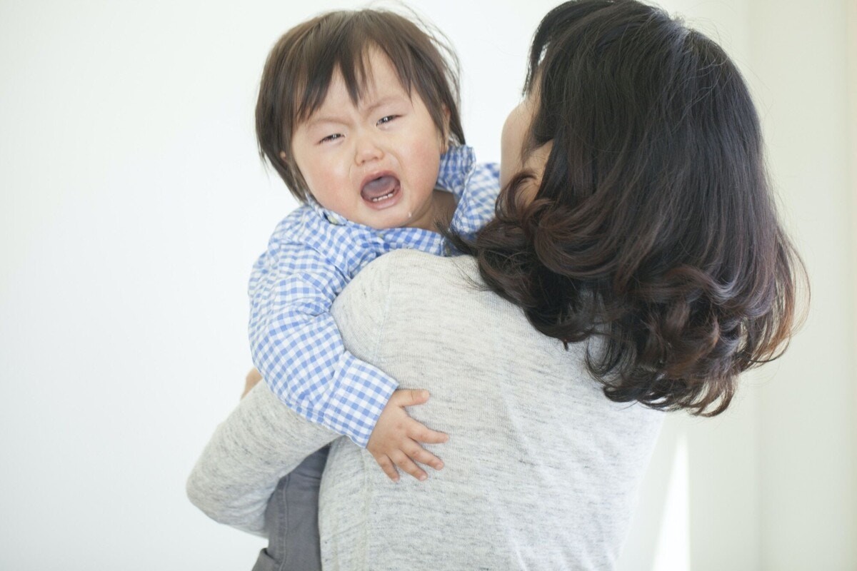 1歳で人見知りが始まった 赤ちゃんが人見知りする本当の理由と対処方法 ママリ Mamari