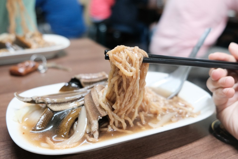 城邊真味鱔魚麵, 台南美食, 台南鱔魚意麵, 麻油腰子湯, 東門路鱔魚麵, 圓環炒鱔魚專家, 在地人推薦鱔魚麵