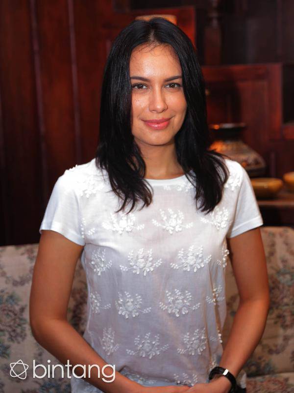 Sophia Latjuba Pamer Cincin Tunangan dari Ariel NOAH?