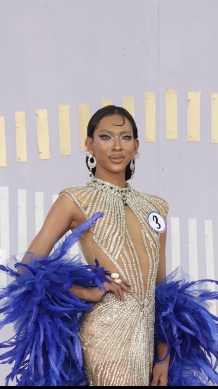 ด้อม Luciana ขนตายาว