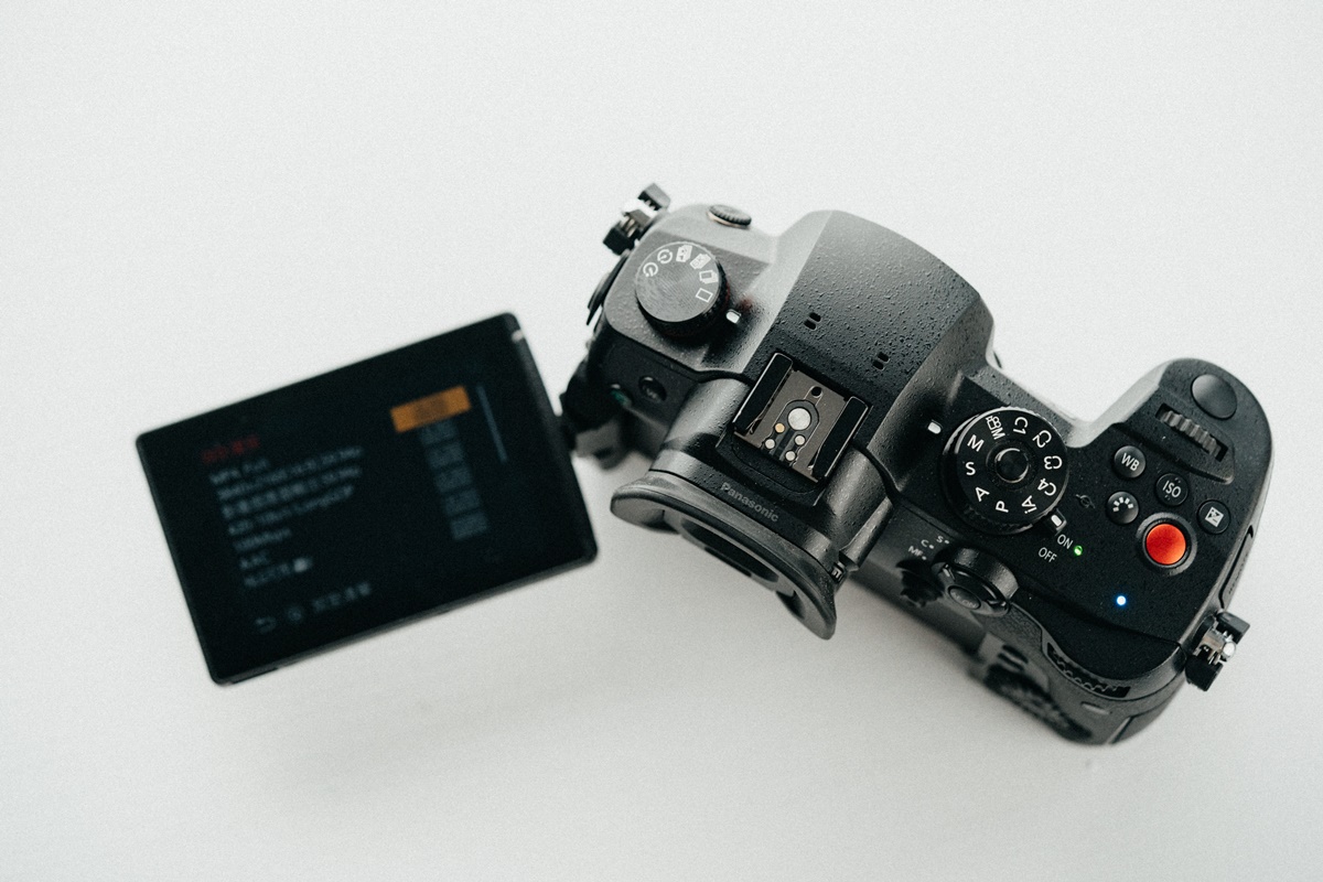 Panasonic GH5 II 的 3.0”翻轉式 LCD。