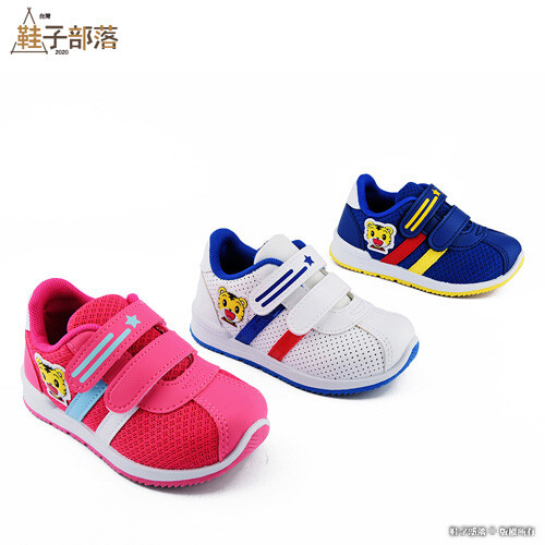 產地:台灣 鞋面pvc+網布 大底pvc 規格:1雙 適用年齡:12歲以下 極簡風格輕鬆穿搭 跑鞋大底靈巧運動 網布材質舒服透氣 鞋底排水防滑刻痕 正版授權 台灣製造 品質保證 15=內長15cm 1