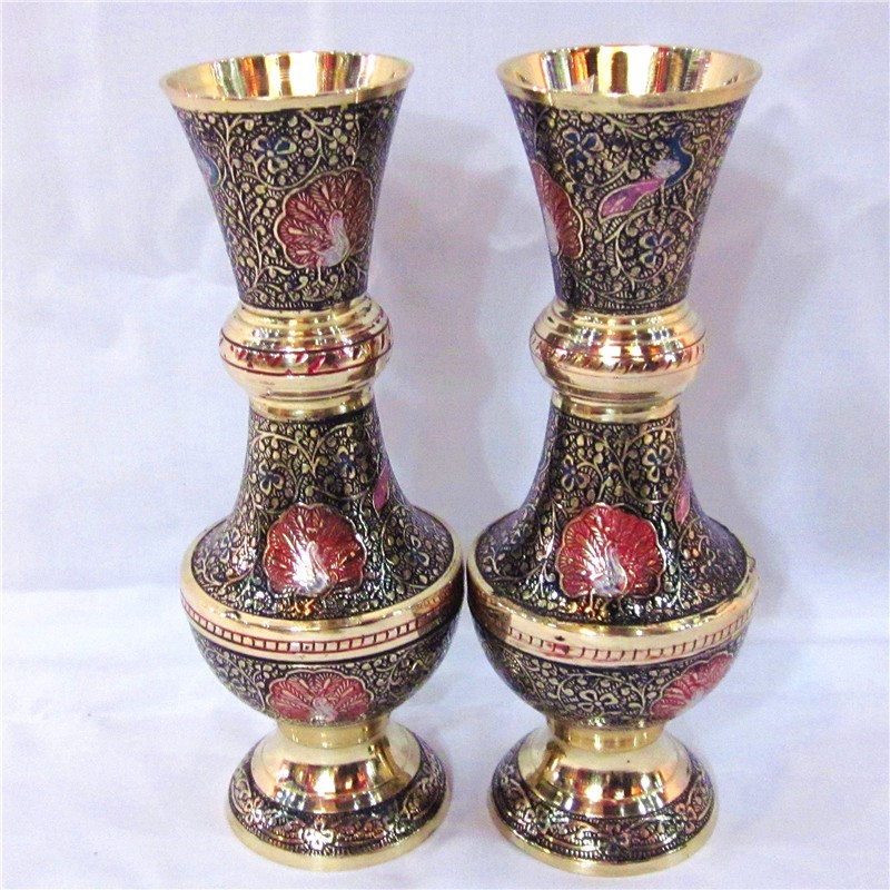 產品名稱印度銅雕大打結巴給扎吉祥如意招財進寶平安富貴瓶 巴基斯坦批發商亞瑟王手工藝品店 產地印度 材質印度銅器 工藝: 純手工銅雕彩繪壓花工藝 歷史簡介巴基斯坦銅雕石雕.木雕手工藝品及印度銅雕手工藝品